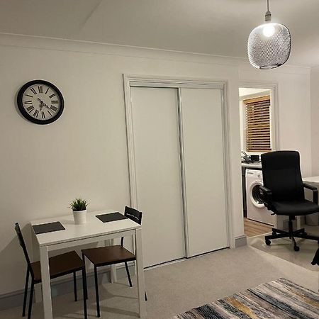 Stunning Studio Flat - Free Parking - 3 Min From Sutton Station Apartment Luaran gambar