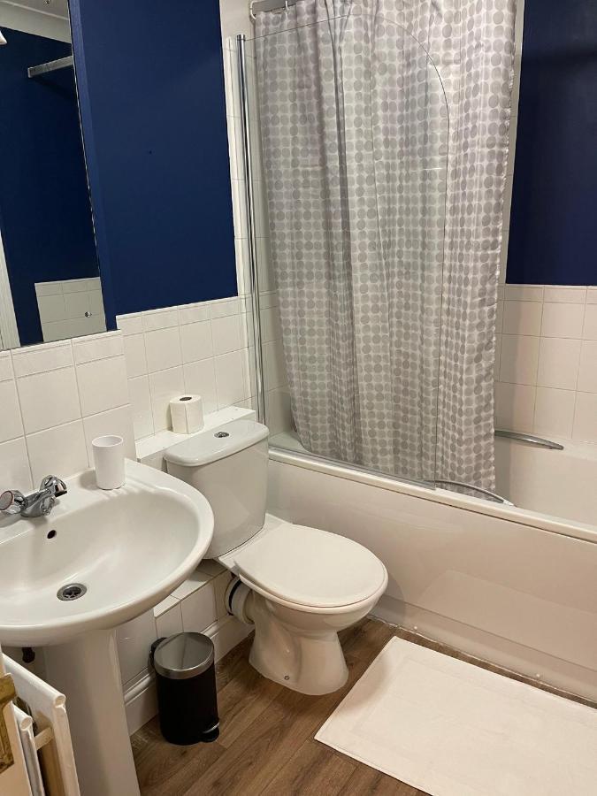 Stunning Studio Flat - Free Parking - 3 Min From Sutton Station Apartment Luaran gambar