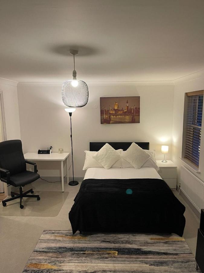 Stunning Studio Flat - Free Parking - 3 Min From Sutton Station Apartment Luaran gambar