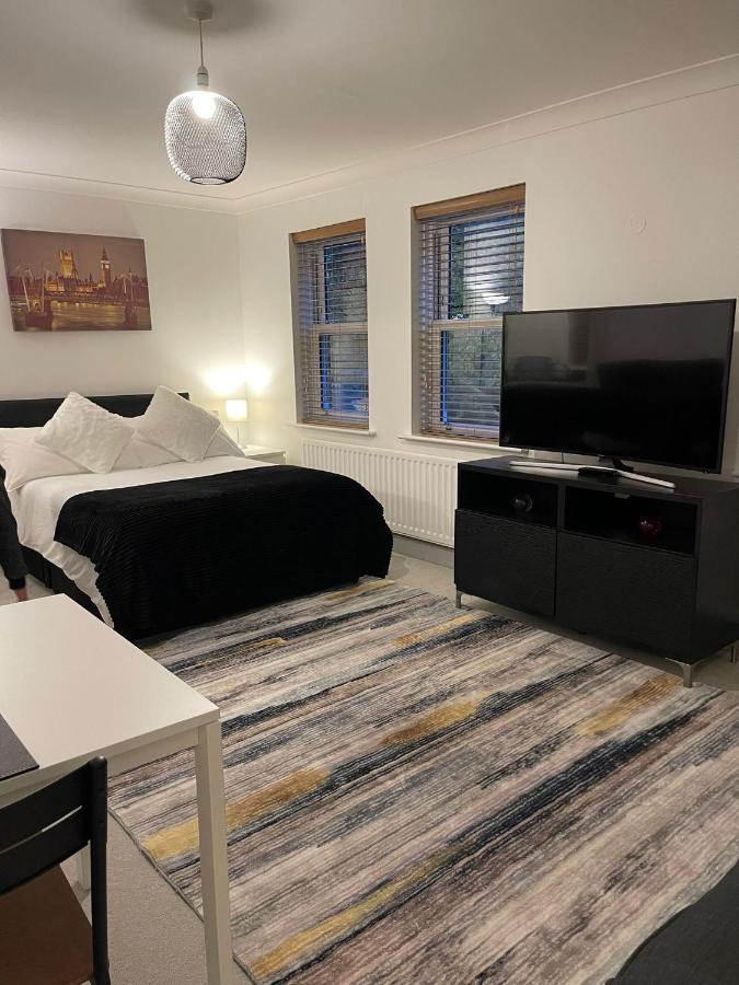 Stunning Studio Flat - Free Parking - 3 Min From Sutton Station Apartment Luaran gambar